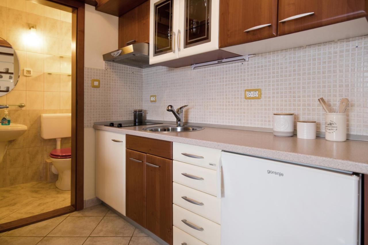 Apartman Mediterraneo Supetar Exterior foto